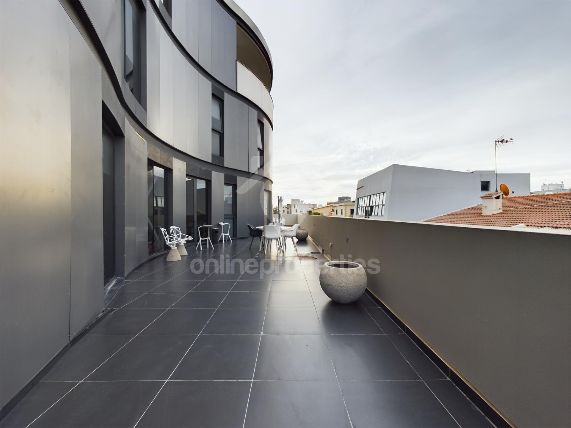 To change image, hover mouse over thumbnails below