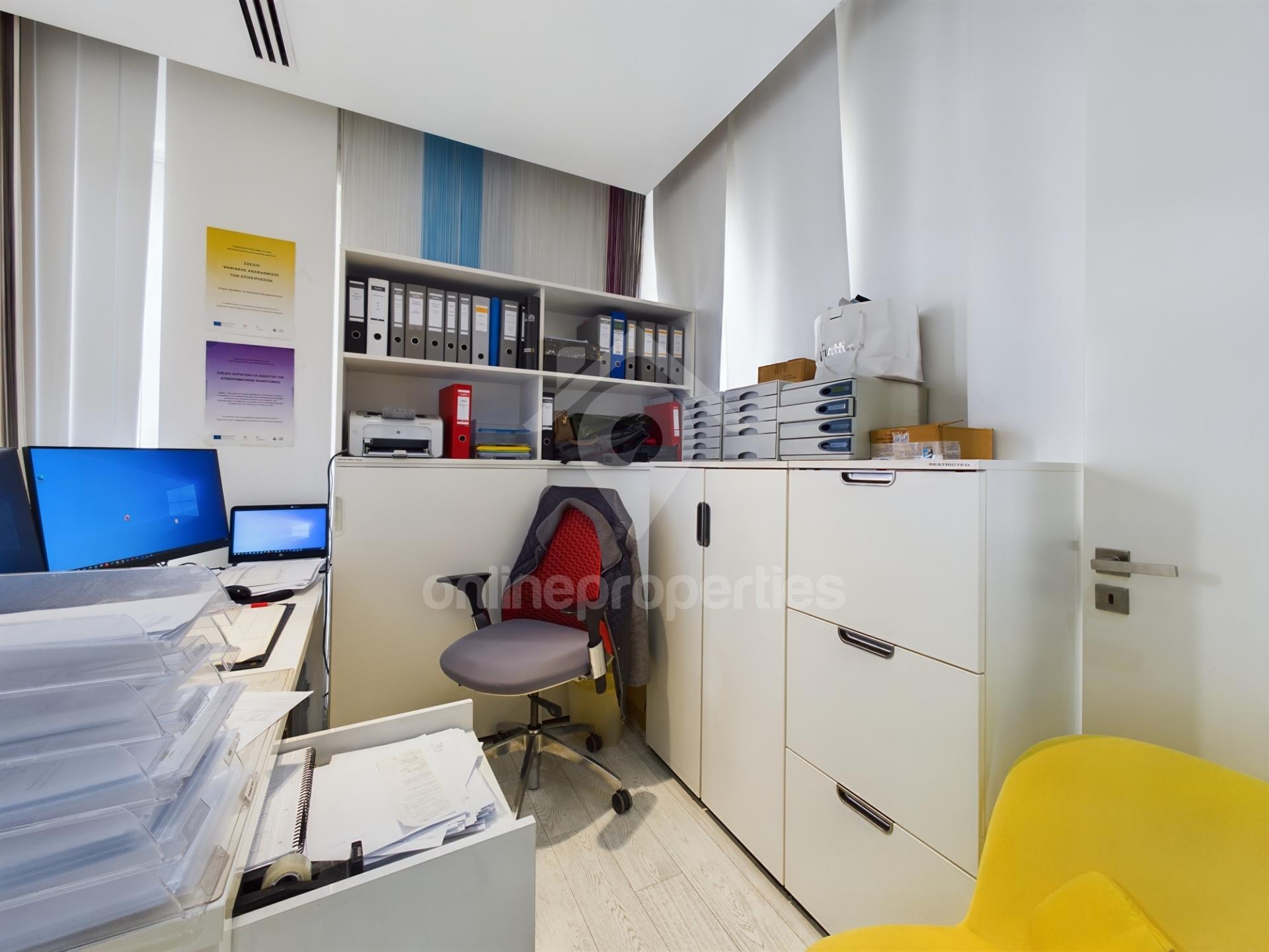 To change image, hover mouse over thumbnails below