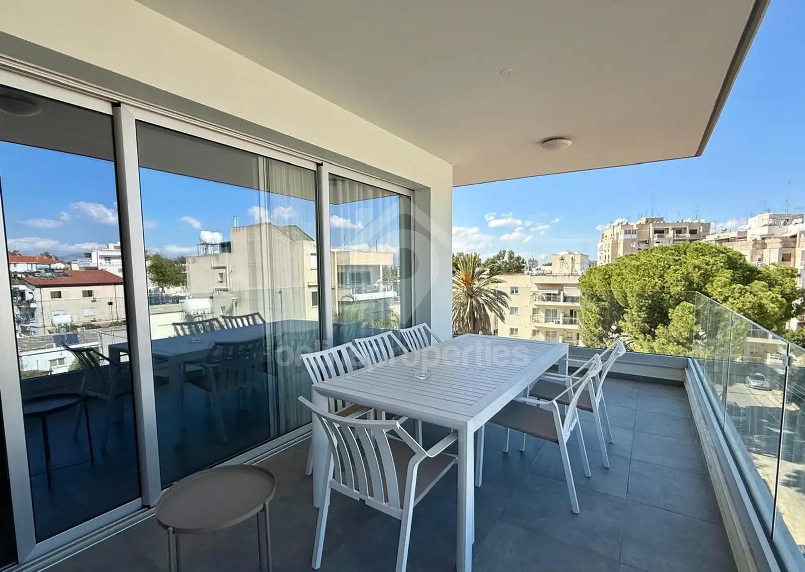 To change image, hover mouse over thumbnails below