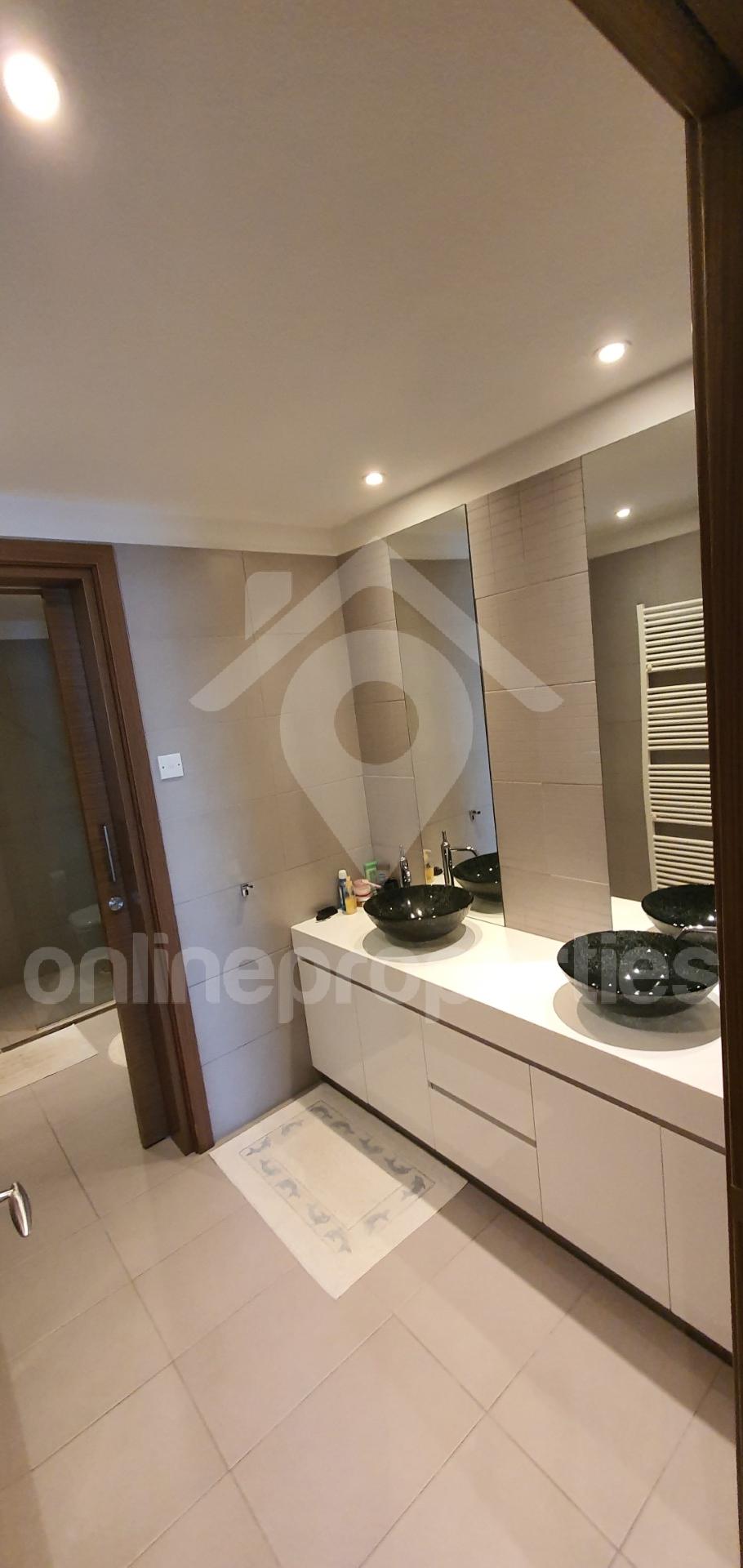 To change image, hover mouse over thumbnails below