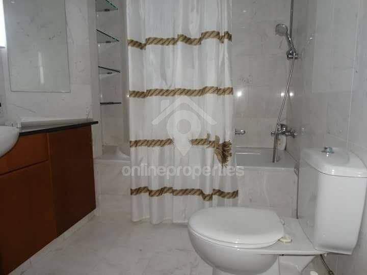 To change image, hover mouse over thumbnails below