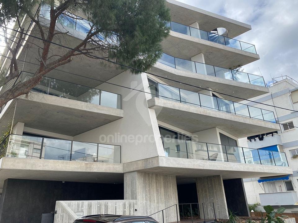 Modern 2-bedroom apartment off Kennedy Ave.