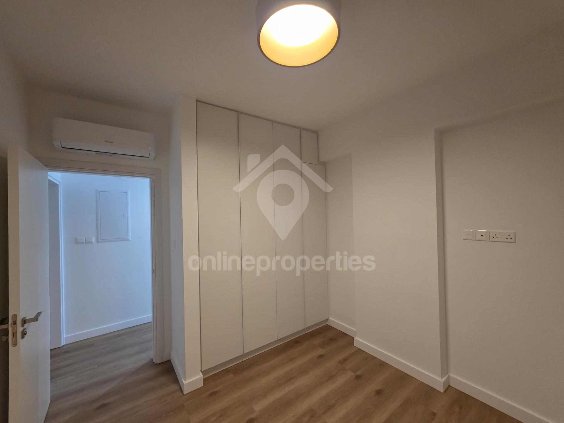 To change image, hover mouse over thumbnails below