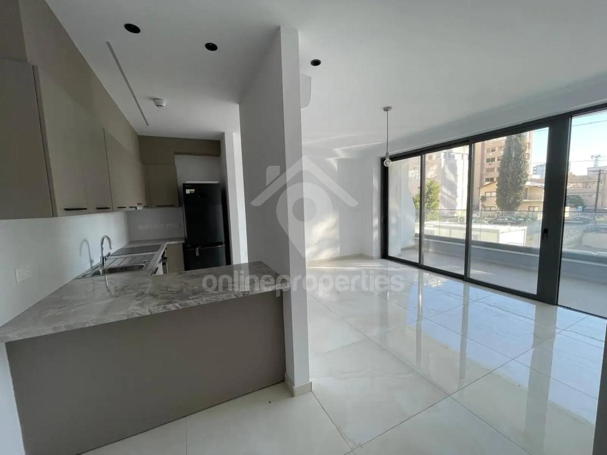 To change image, hover mouse over thumbnails below