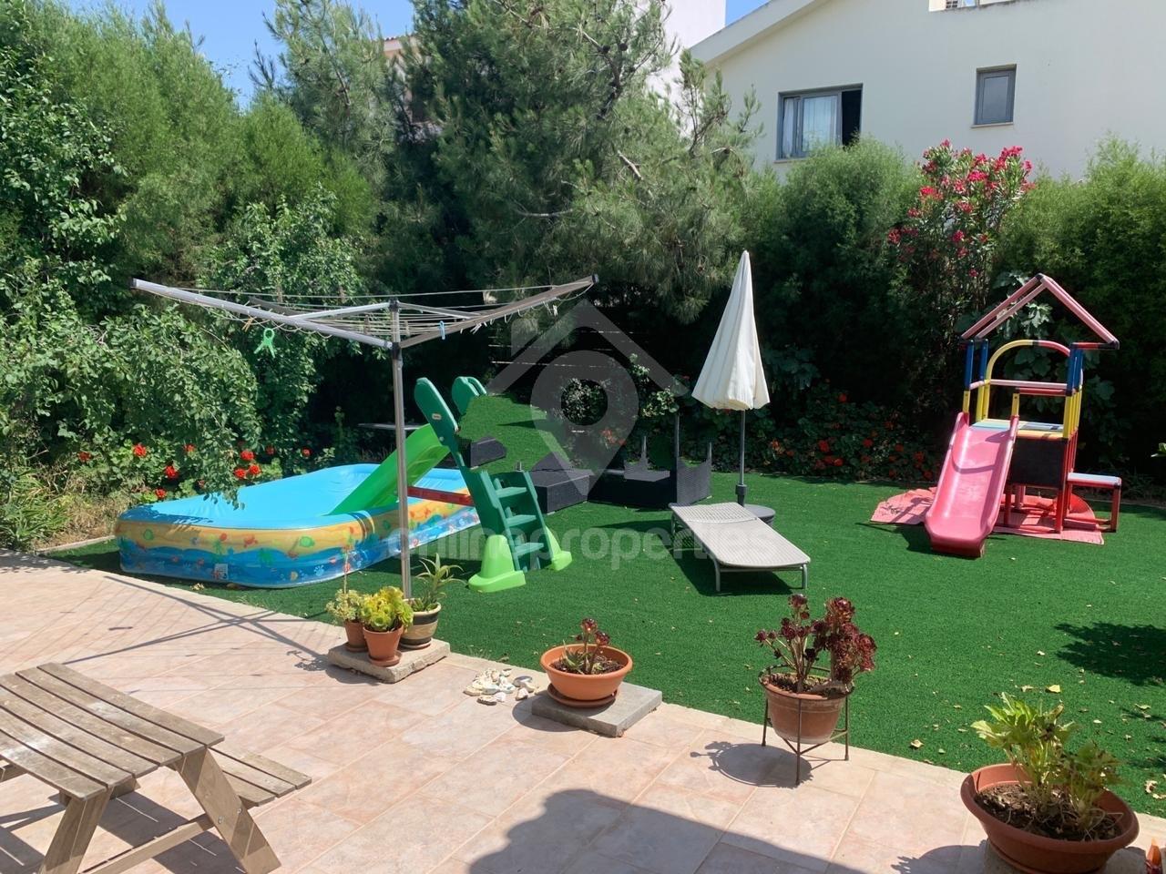 To change image, hover mouse over thumbnails below