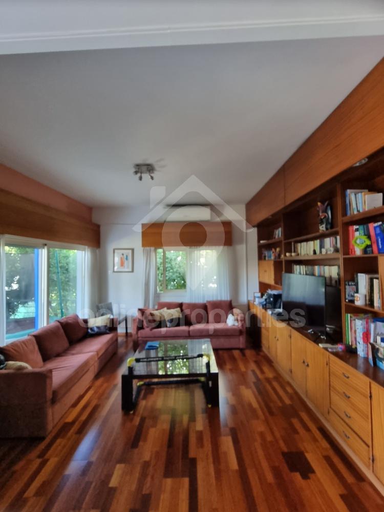 To change image, hover mouse over thumbnails below