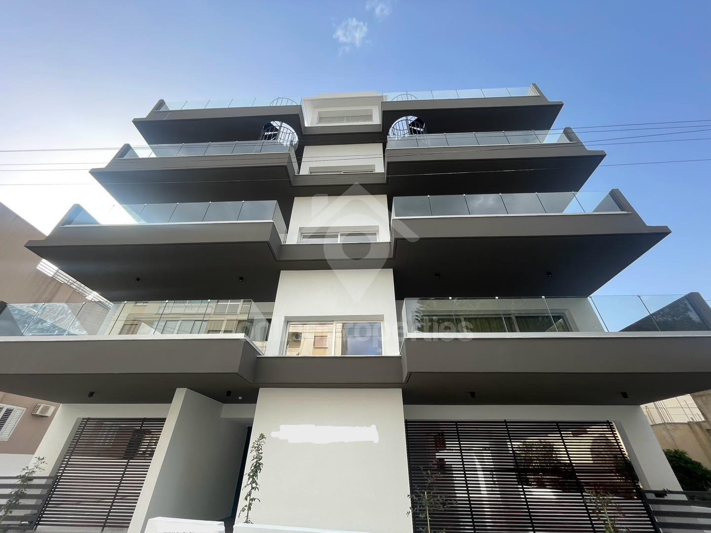 Modern Luxury: Stunning Two-Bedroom Apartment with a Roof Garden