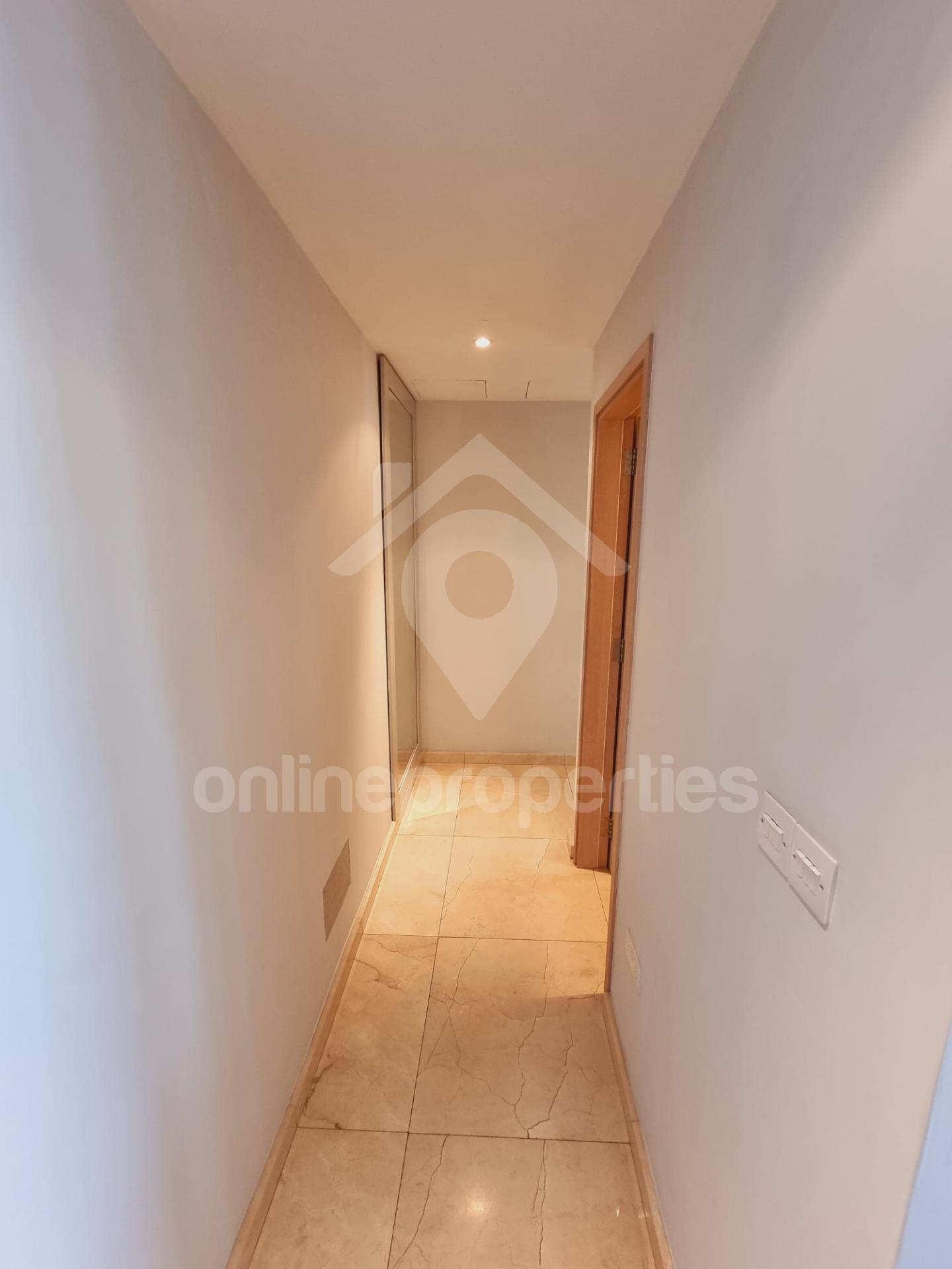 To change image, hover mouse over thumbnails below