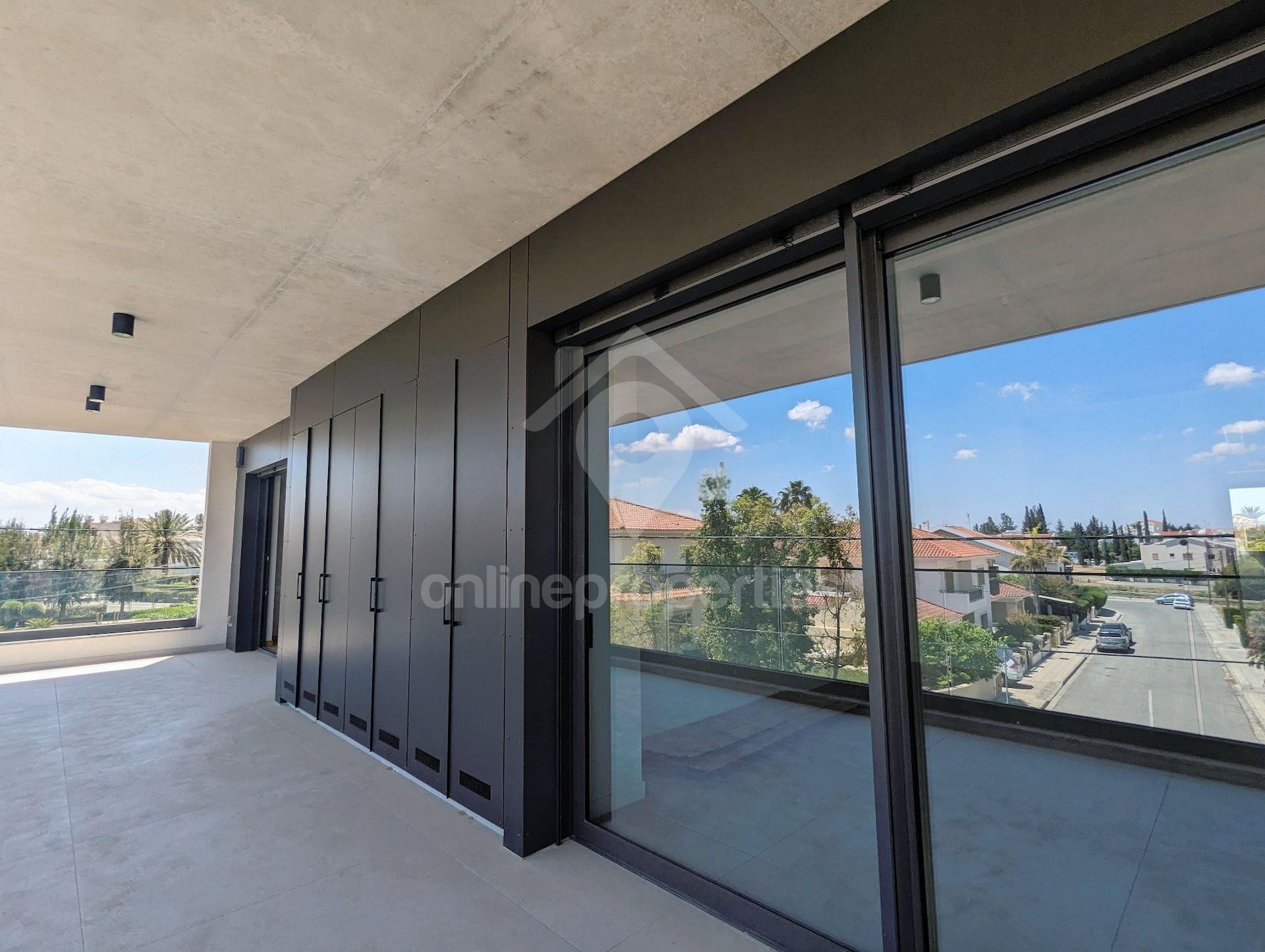 To change image, hover mouse over thumbnails below