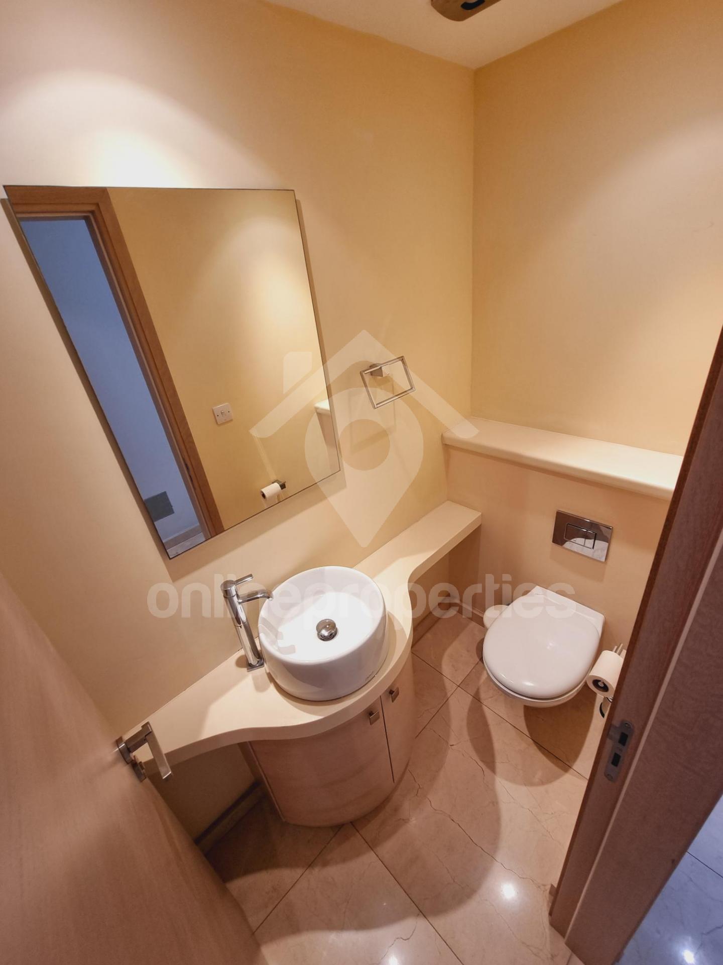 To change image, hover mouse over thumbnails below