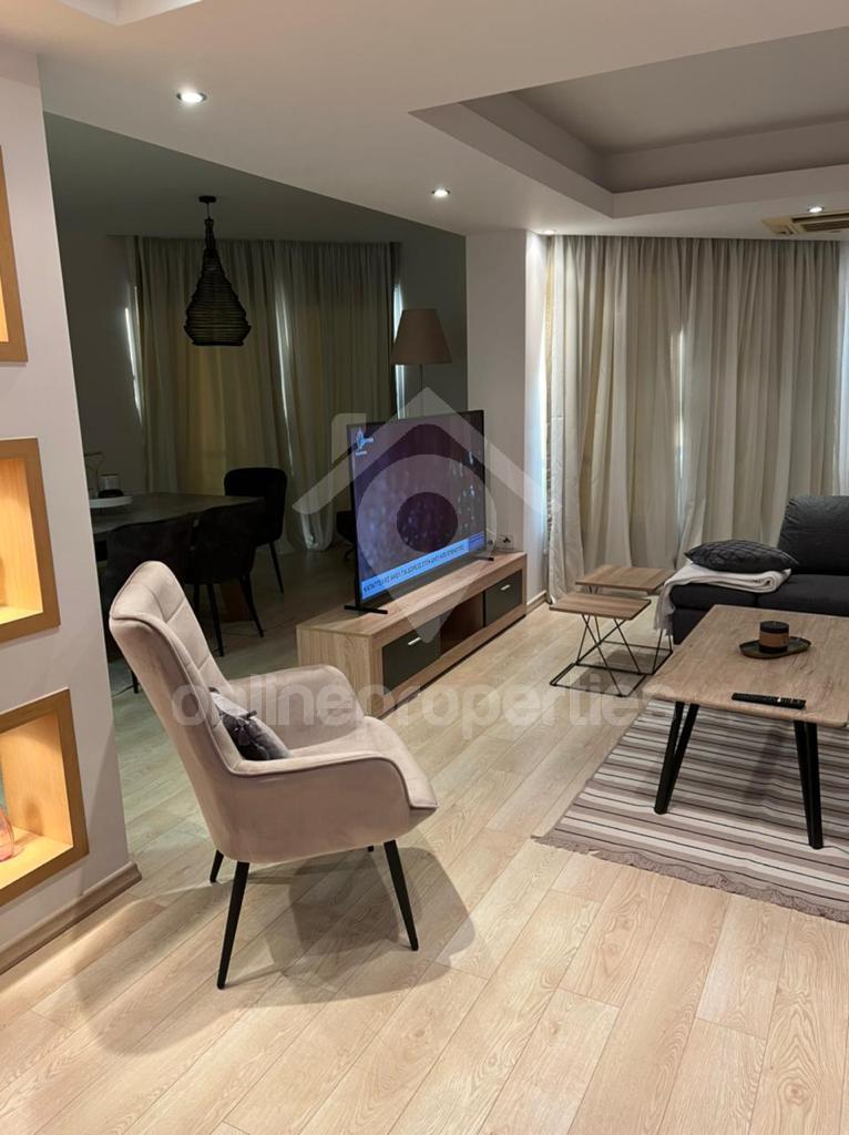 To change image, hover mouse over thumbnails below