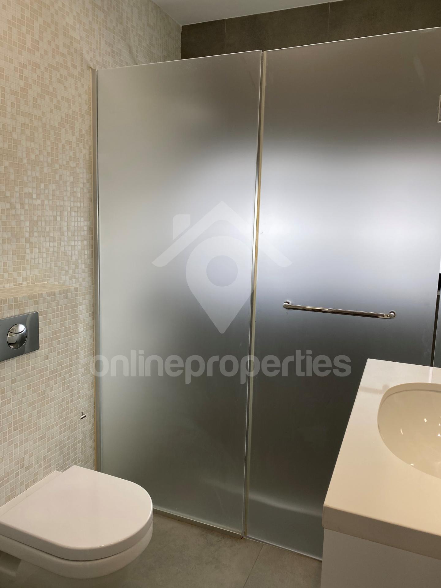 To change image, hover mouse over thumbnails below