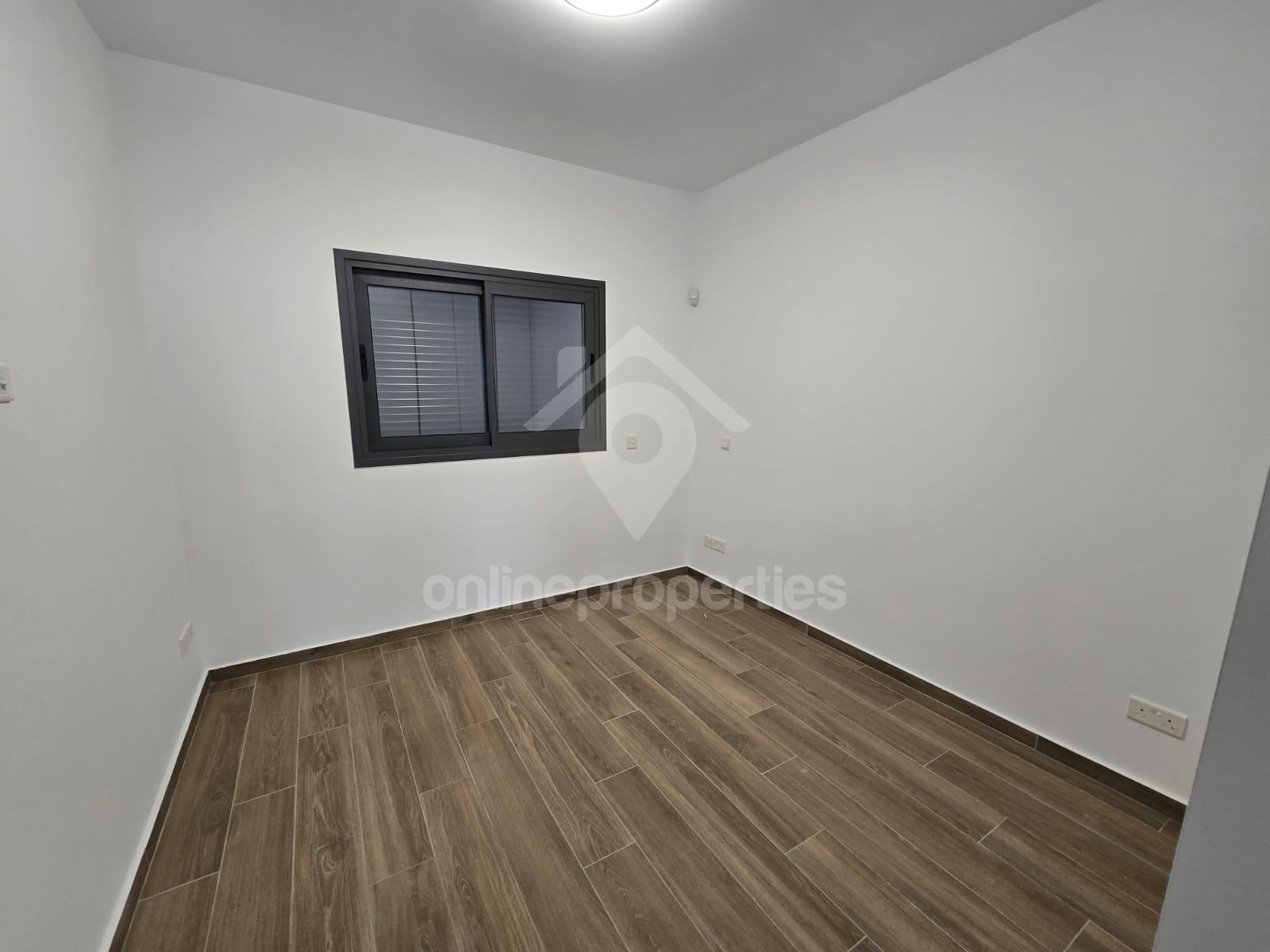 To change image, hover mouse over thumbnails below