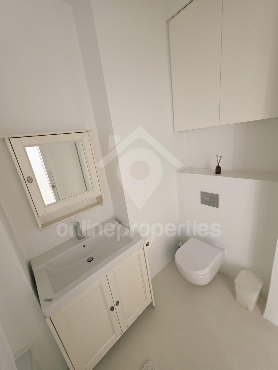 To change image, hover mouse over thumbnails below