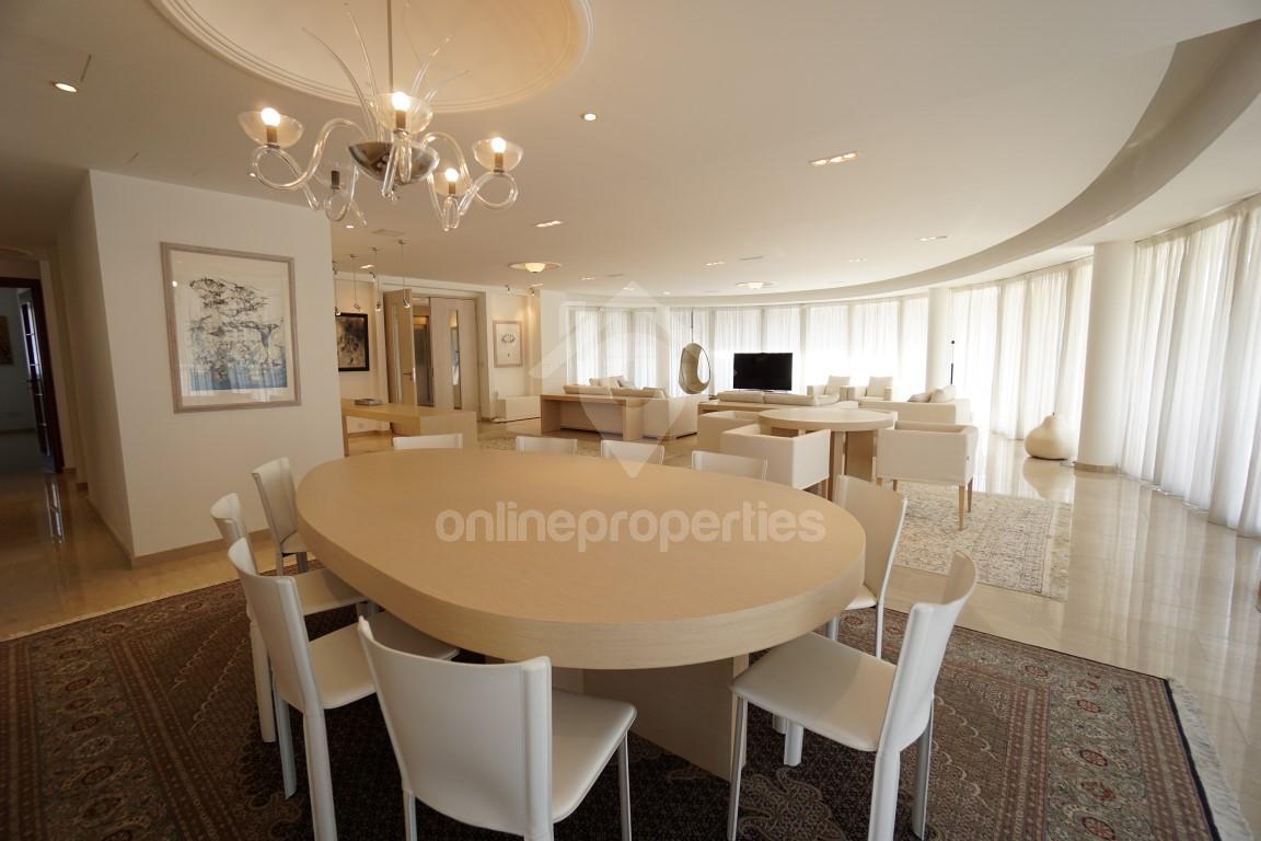 To change image, hover mouse over thumbnails below