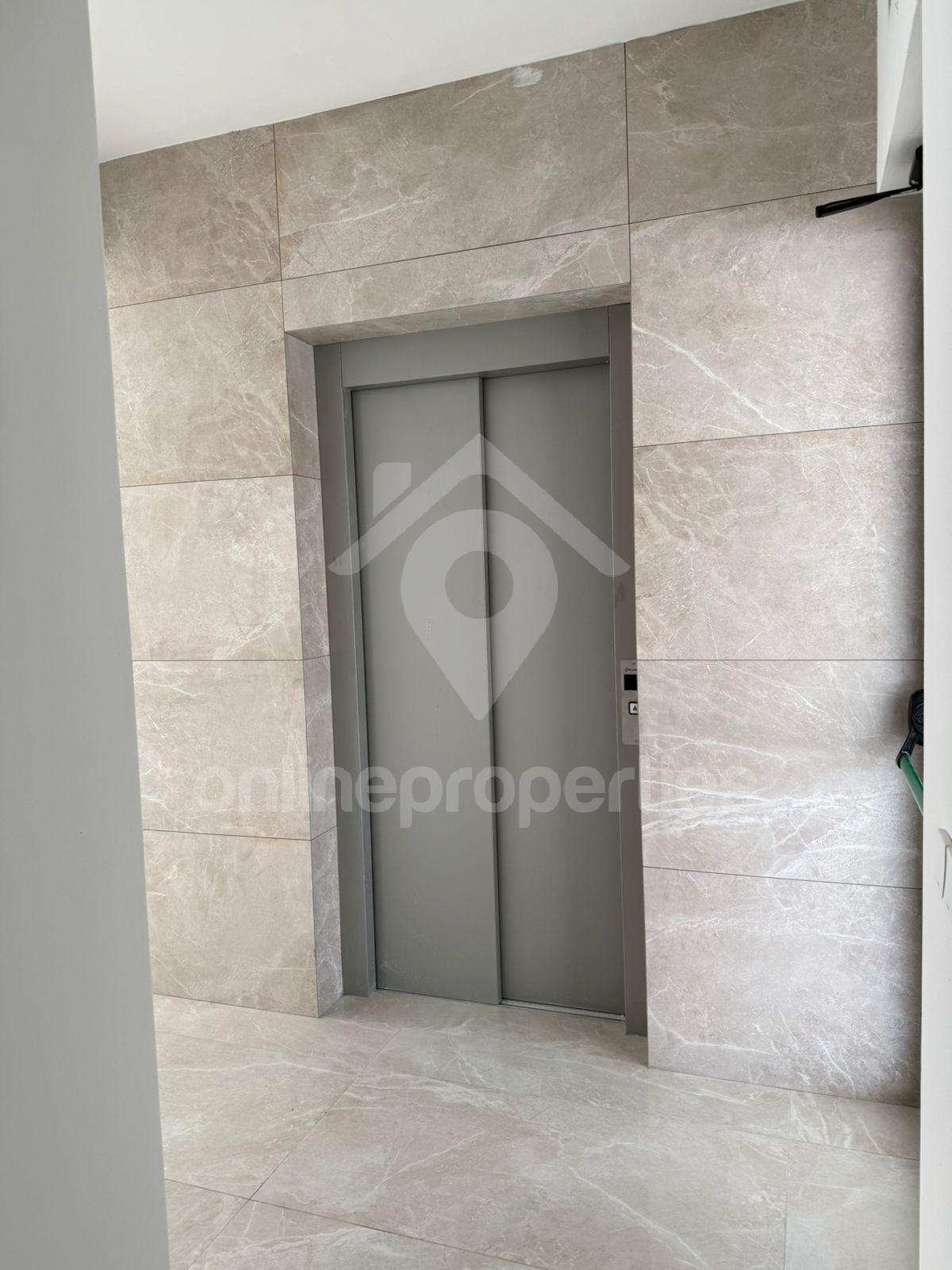 To change image, hover mouse over thumbnails below