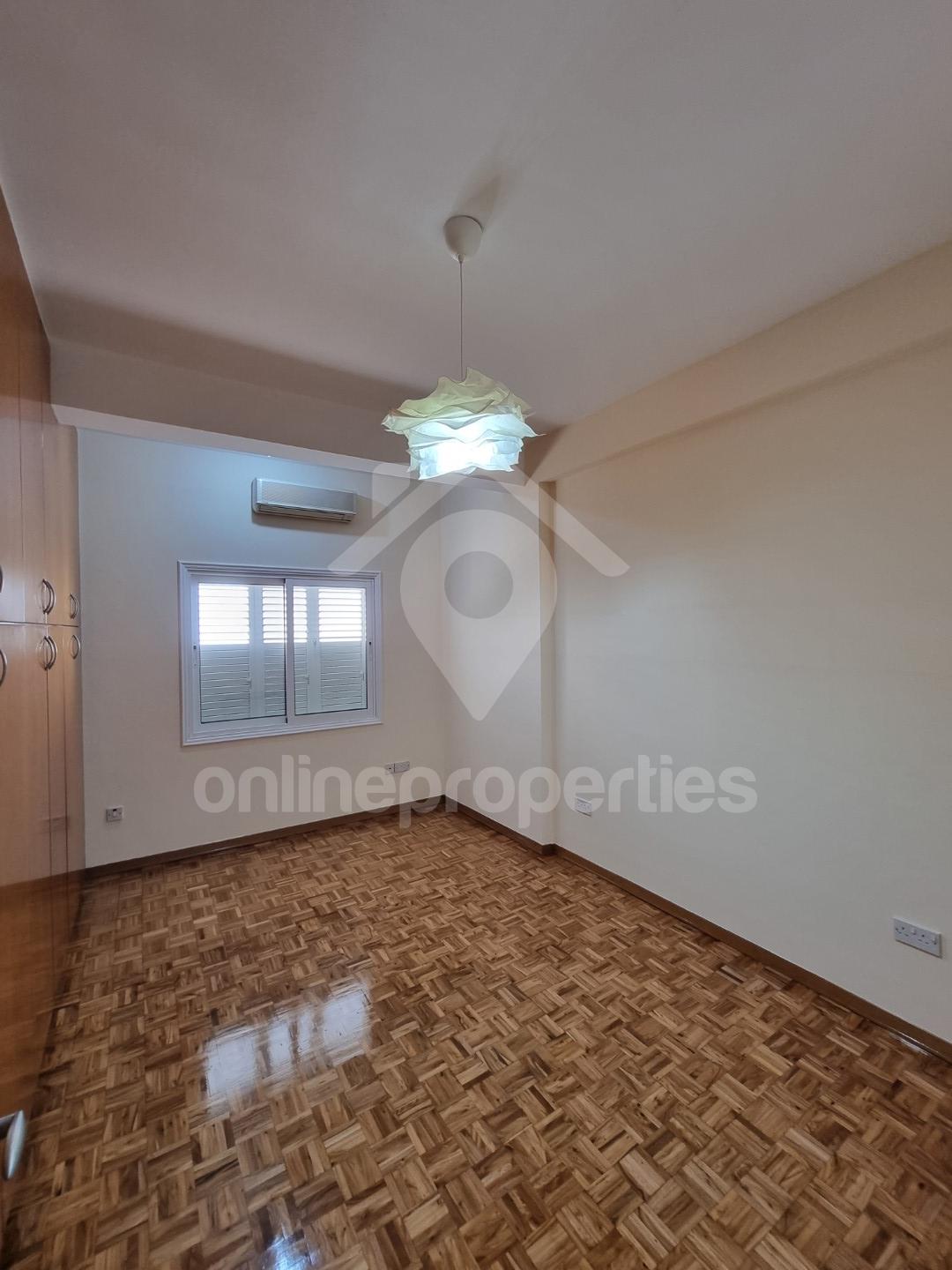 To change image, hover mouse over thumbnails below