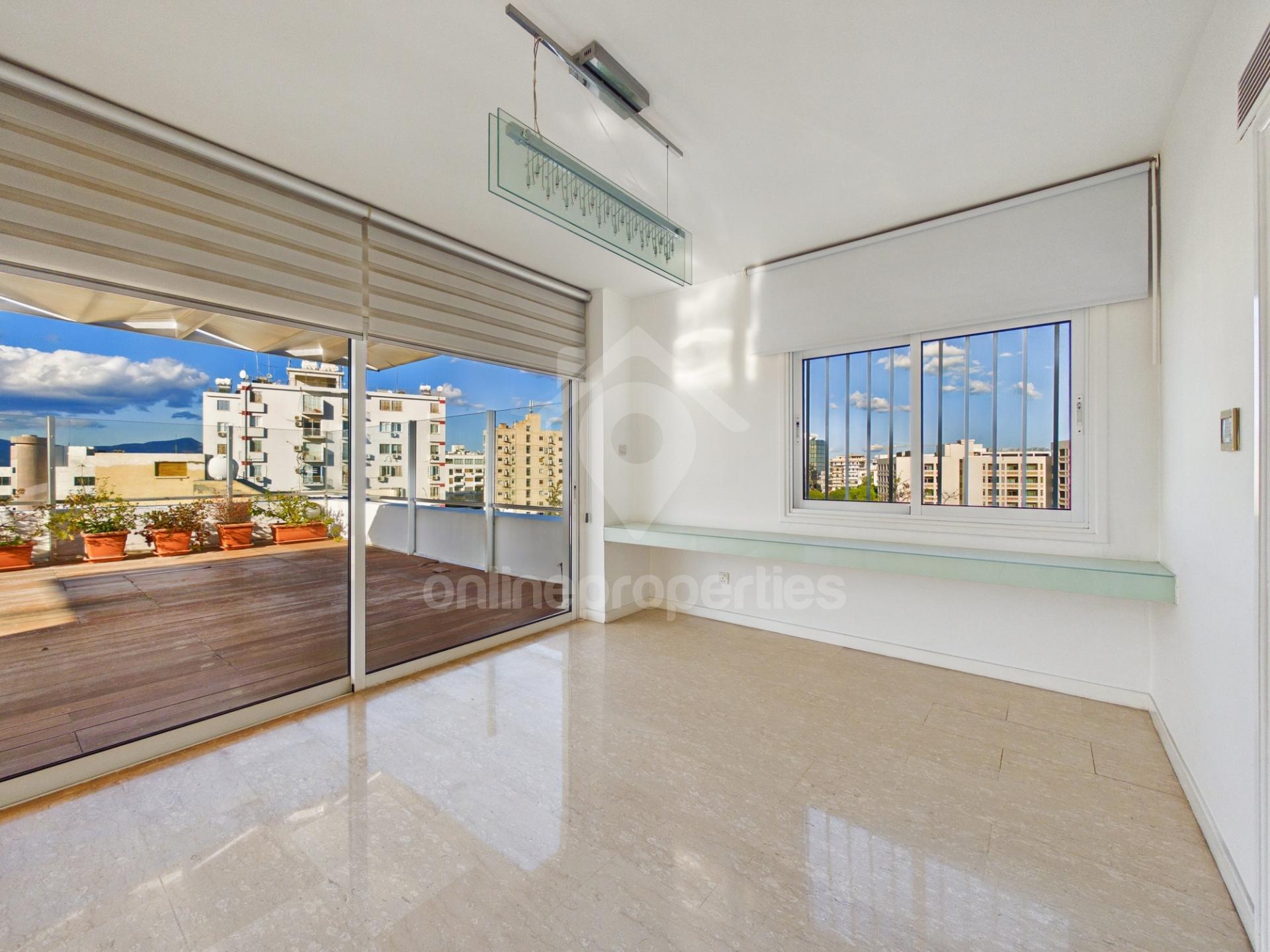 To change image, hover mouse over thumbnails below