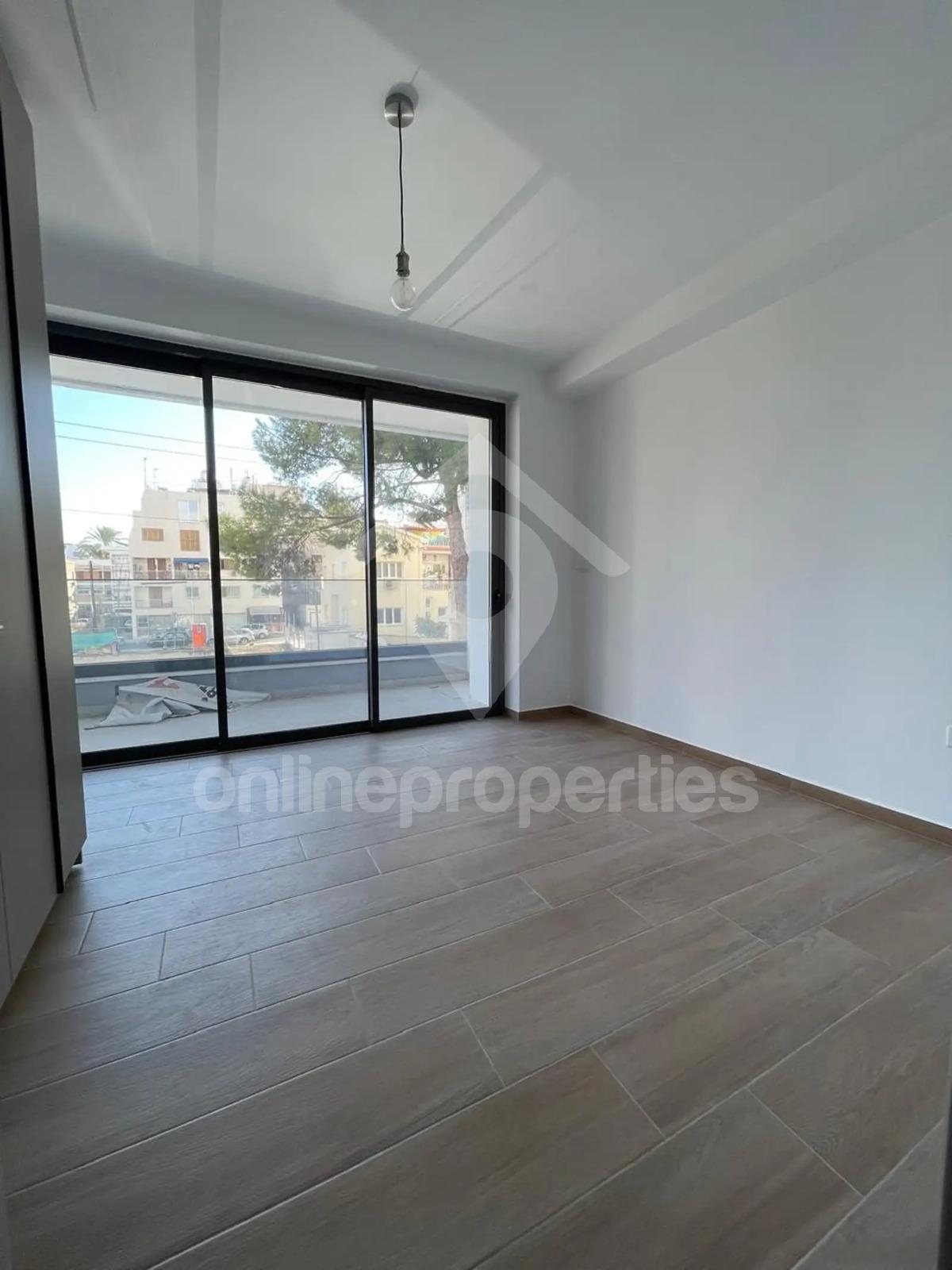 To change image, hover mouse over thumbnails below