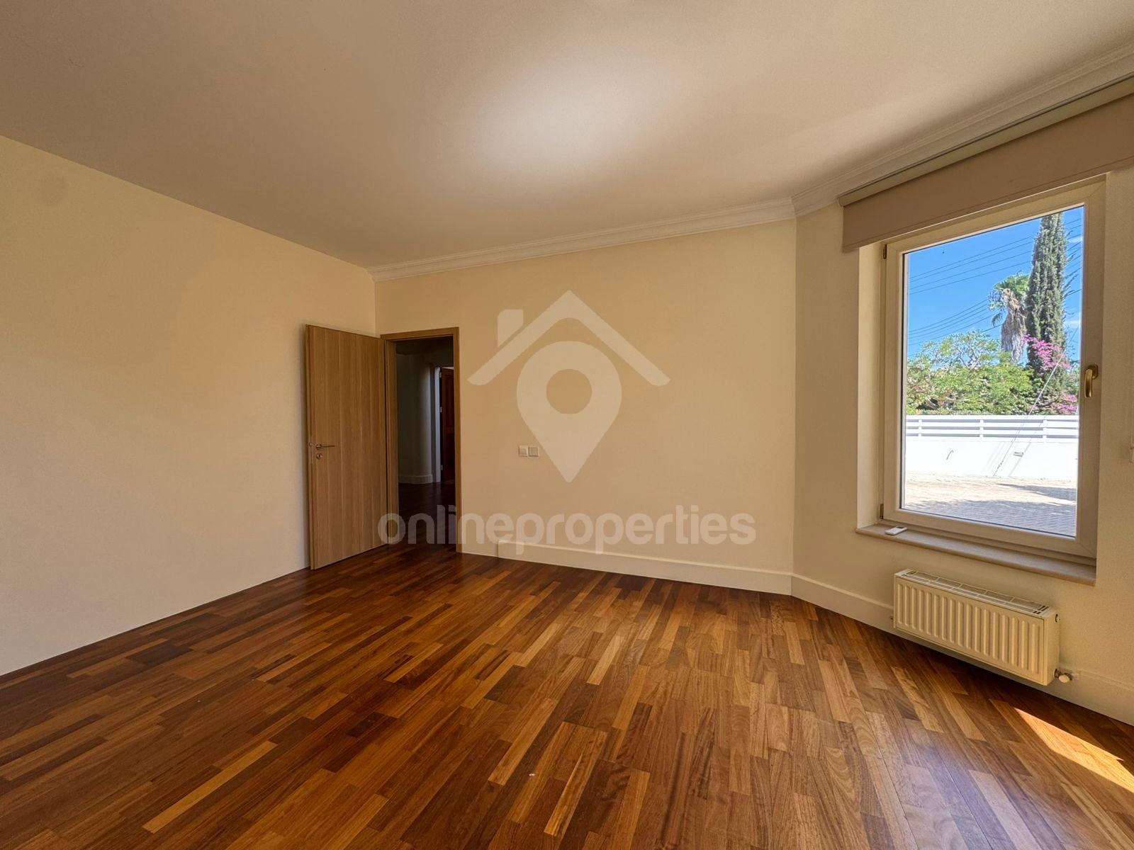 To change image, hover mouse over thumbnails below