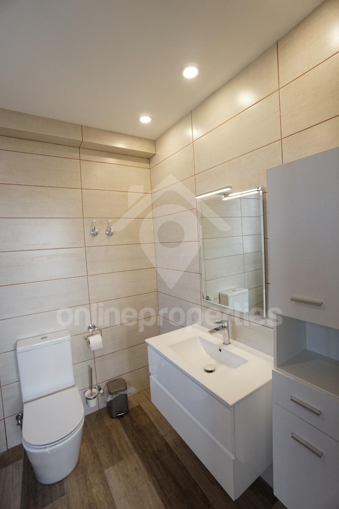 To change image, hover mouse over thumbnails below