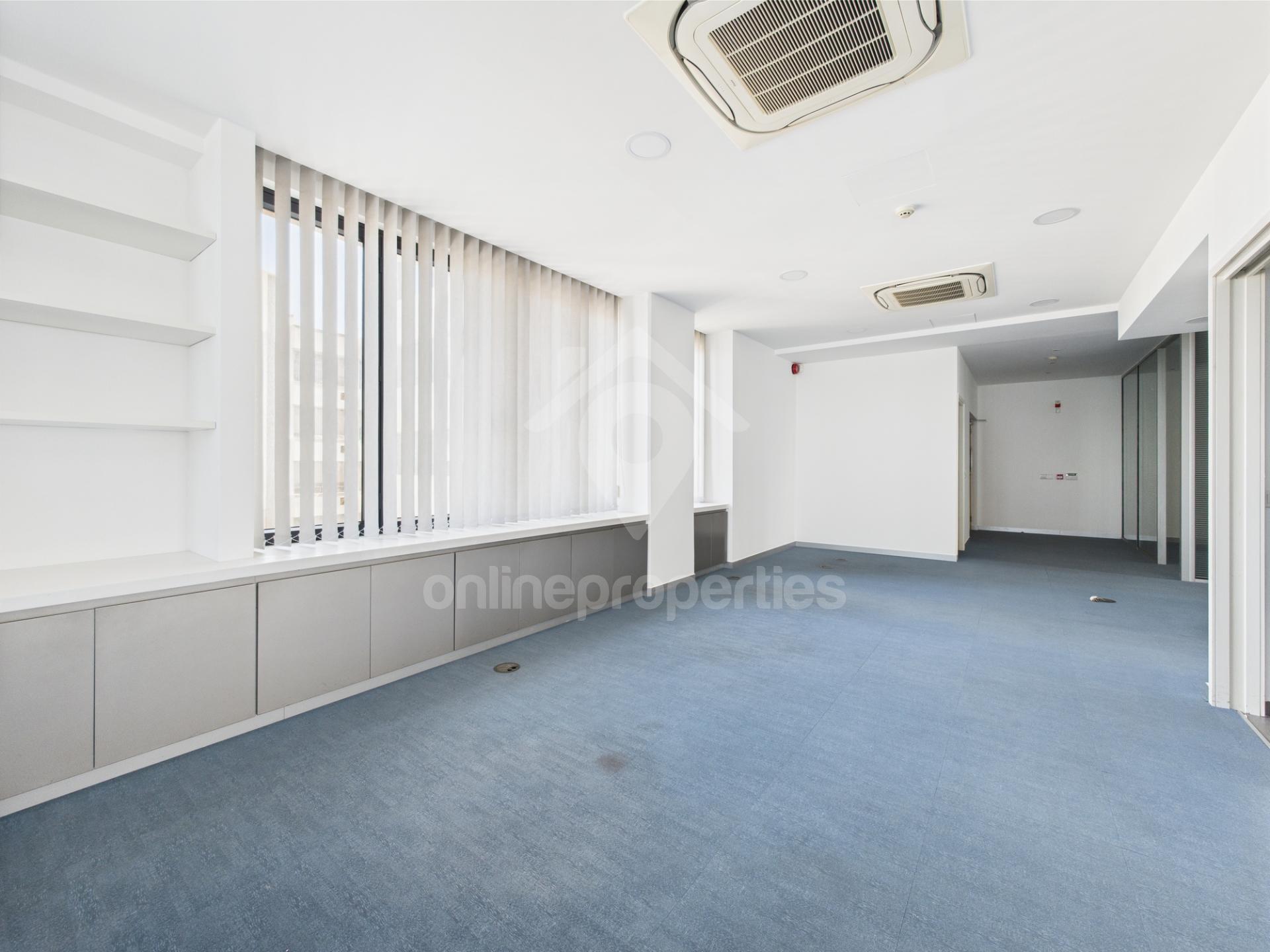 To change image, hover mouse over thumbnails below