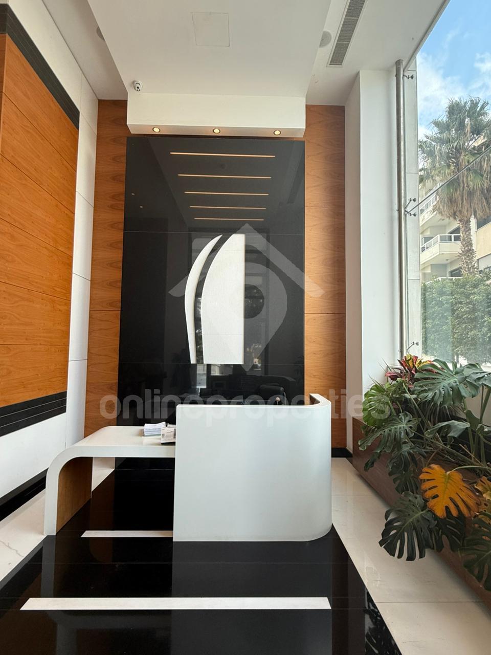 To change image, hover mouse over thumbnails below