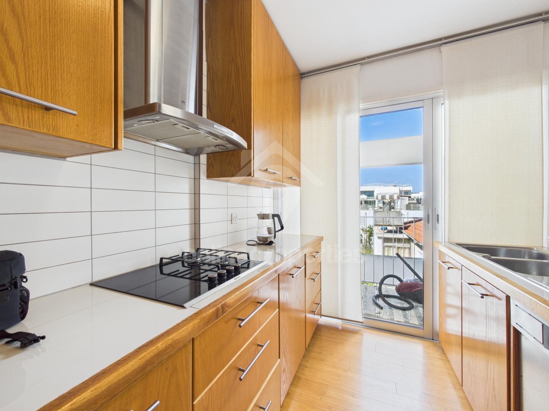 To change image, hover mouse over thumbnails below