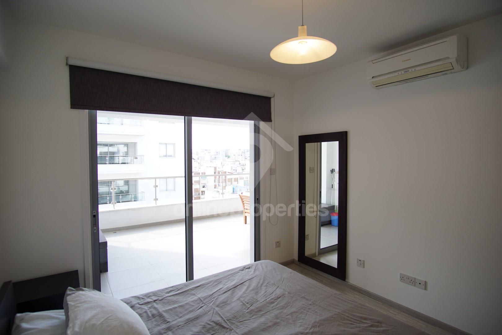 To change image, hover mouse over thumbnails below