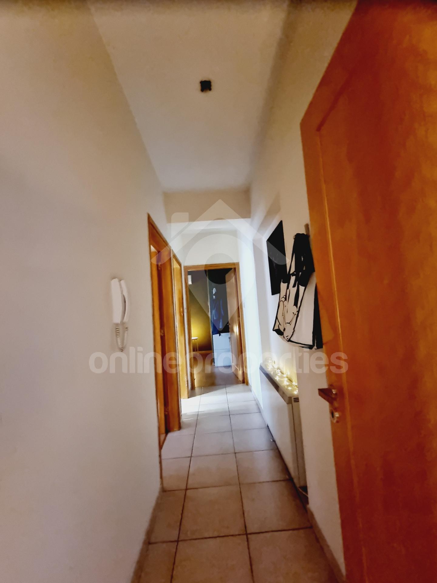 To change image, hover mouse over thumbnails below