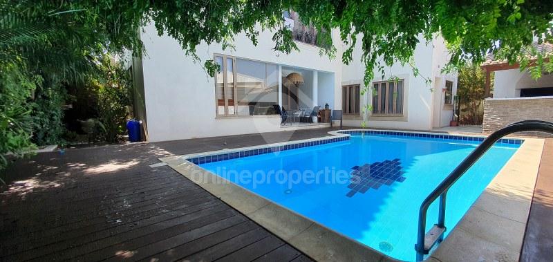 To change image, hover mouse over thumbnails below