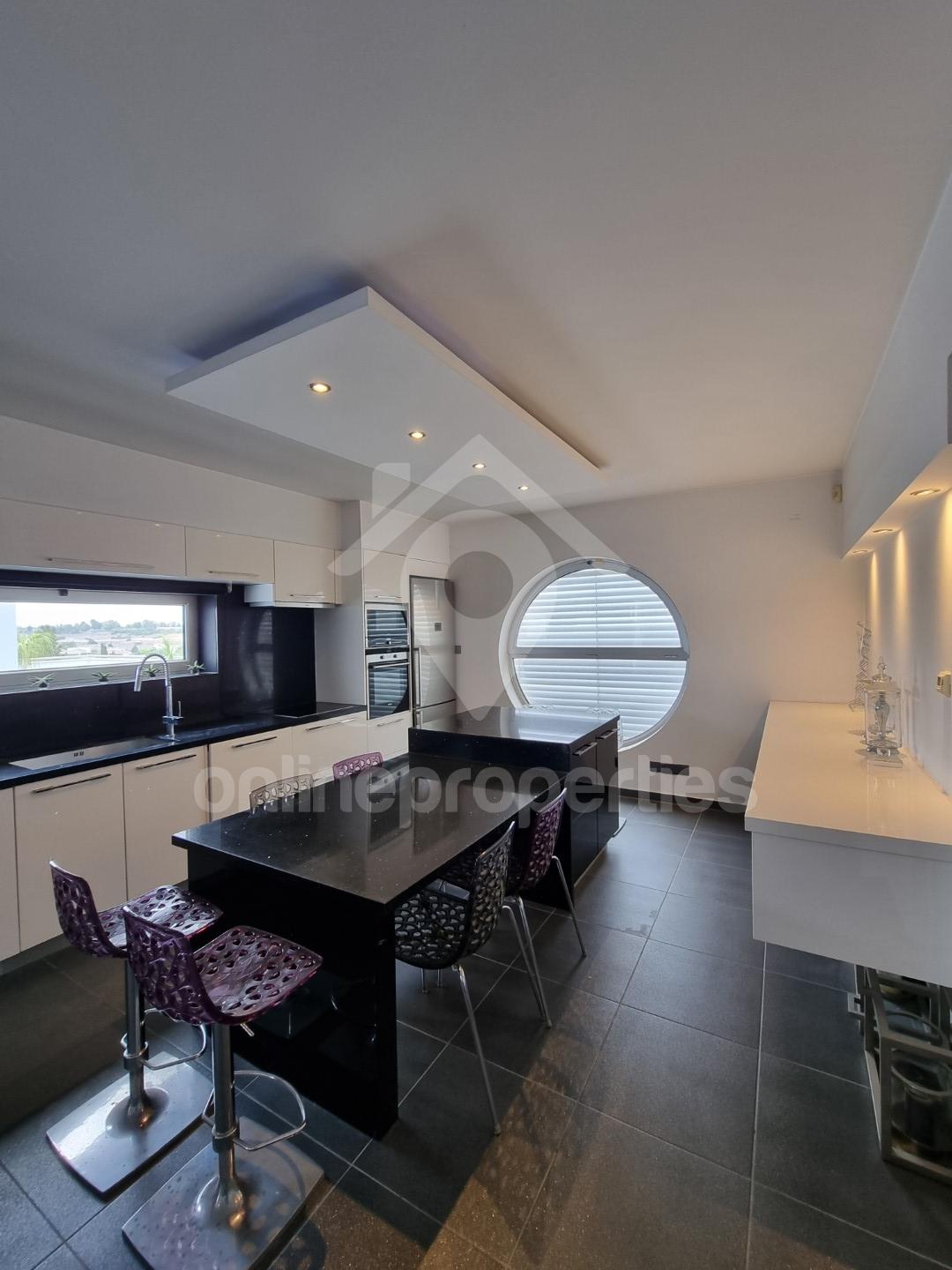 To change image, hover mouse over thumbnails below