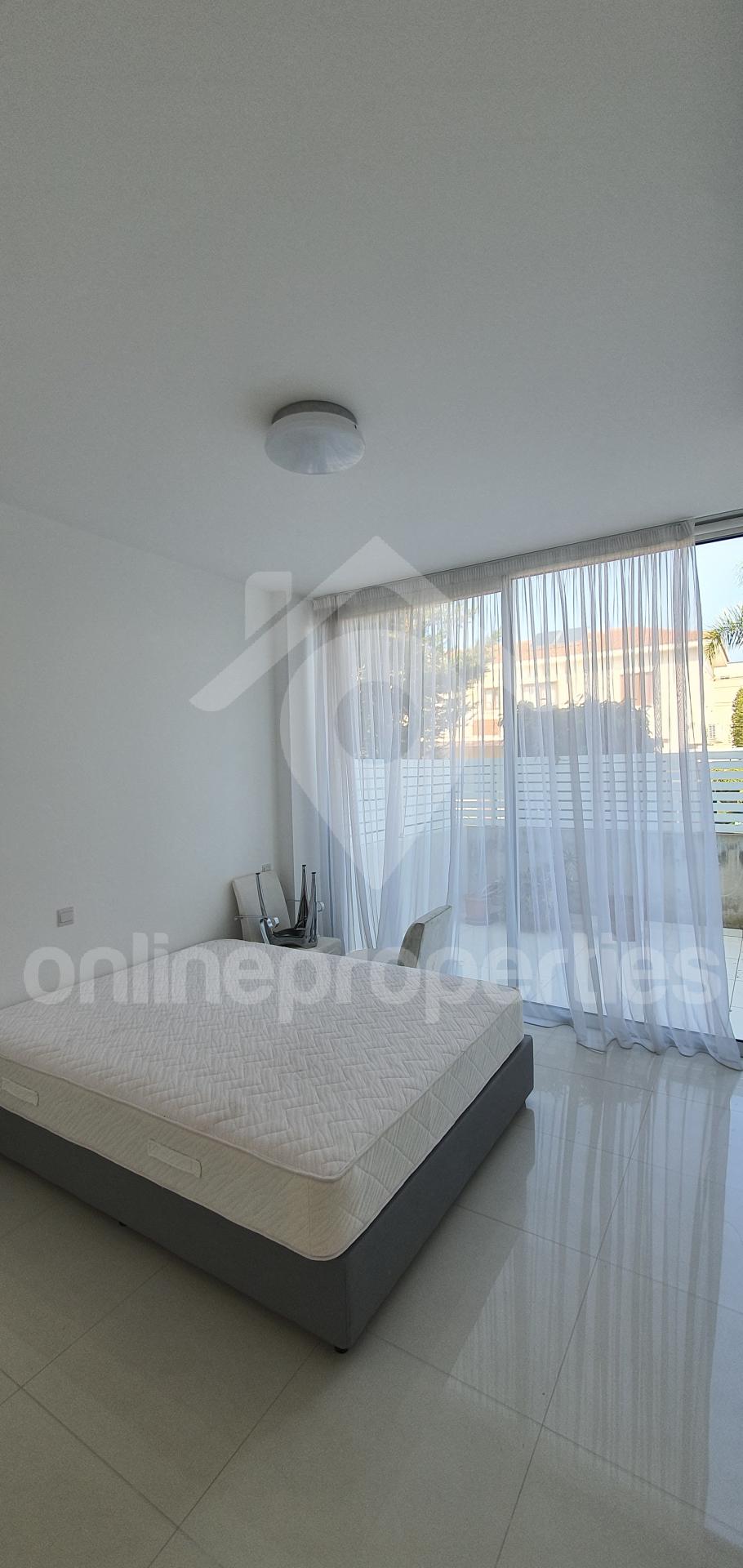 To change image, hover mouse over thumbnails below