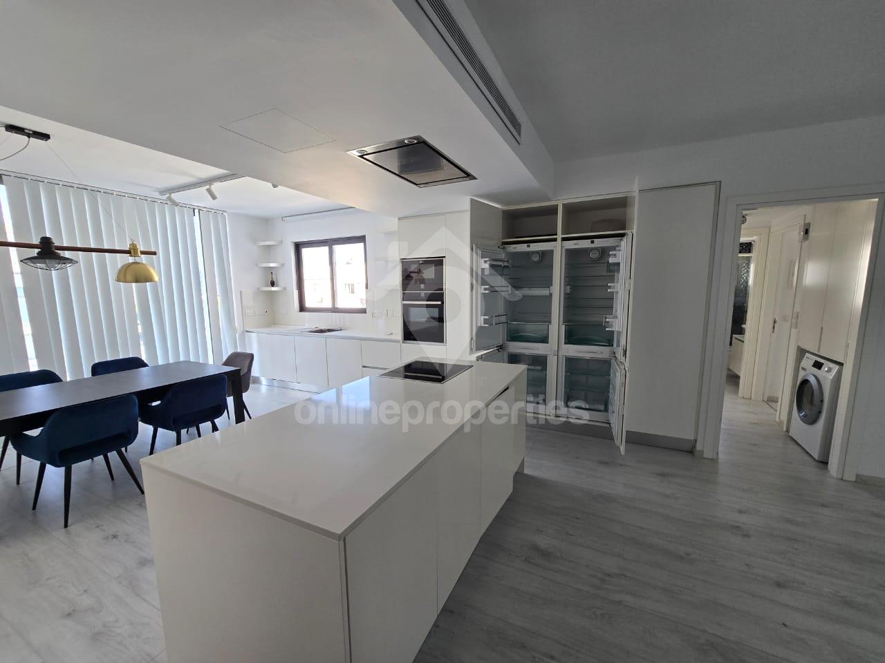 To change image, hover mouse over thumbnails below