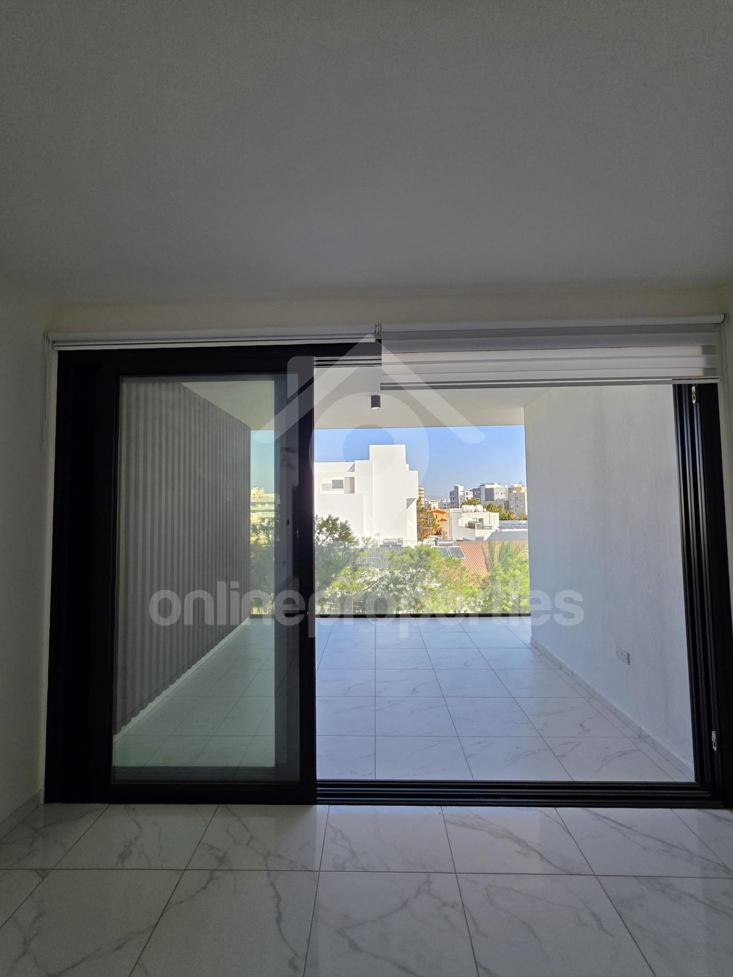 To change image, hover mouse over thumbnails below