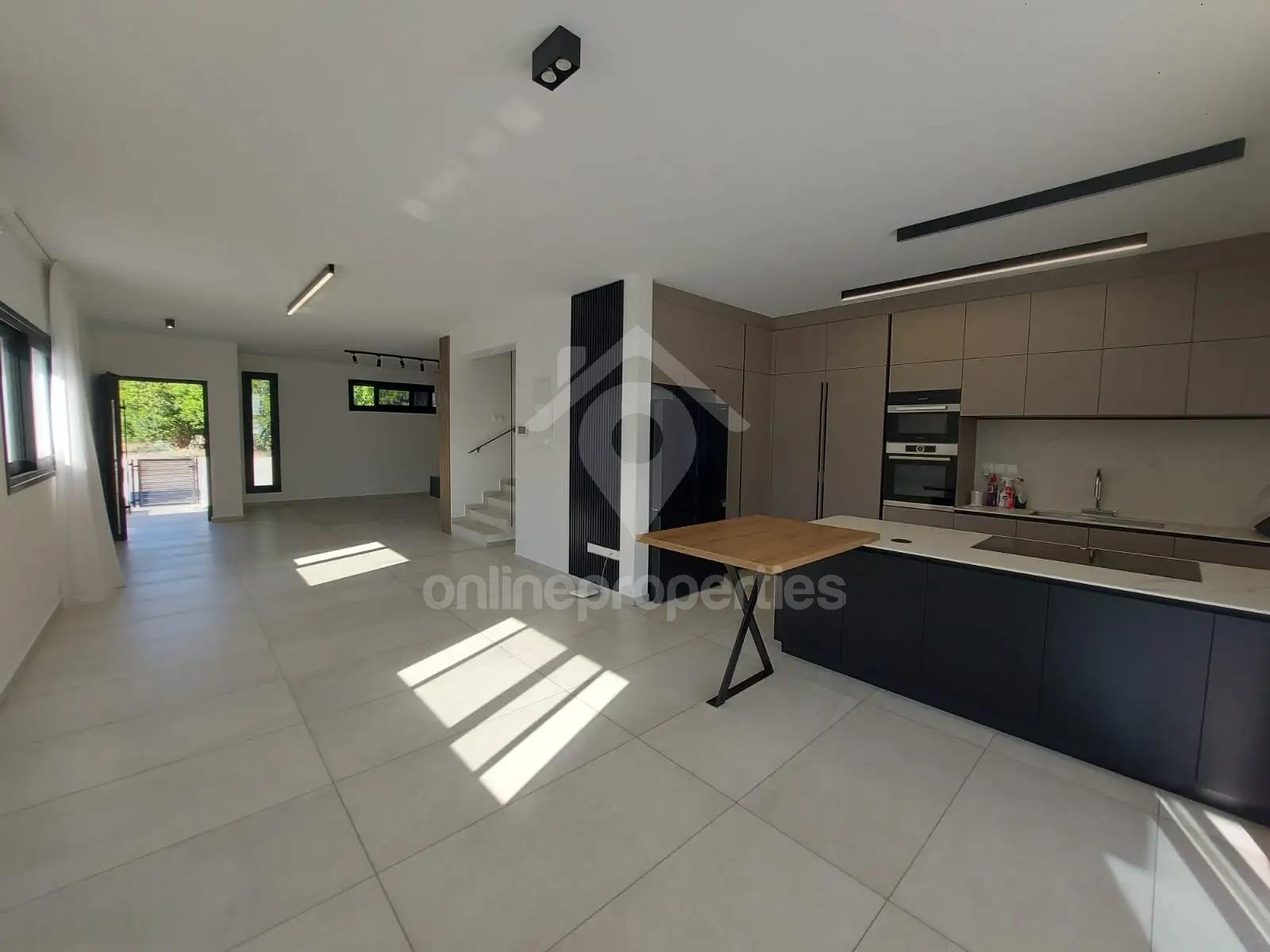 To change image, hover mouse over thumbnails below