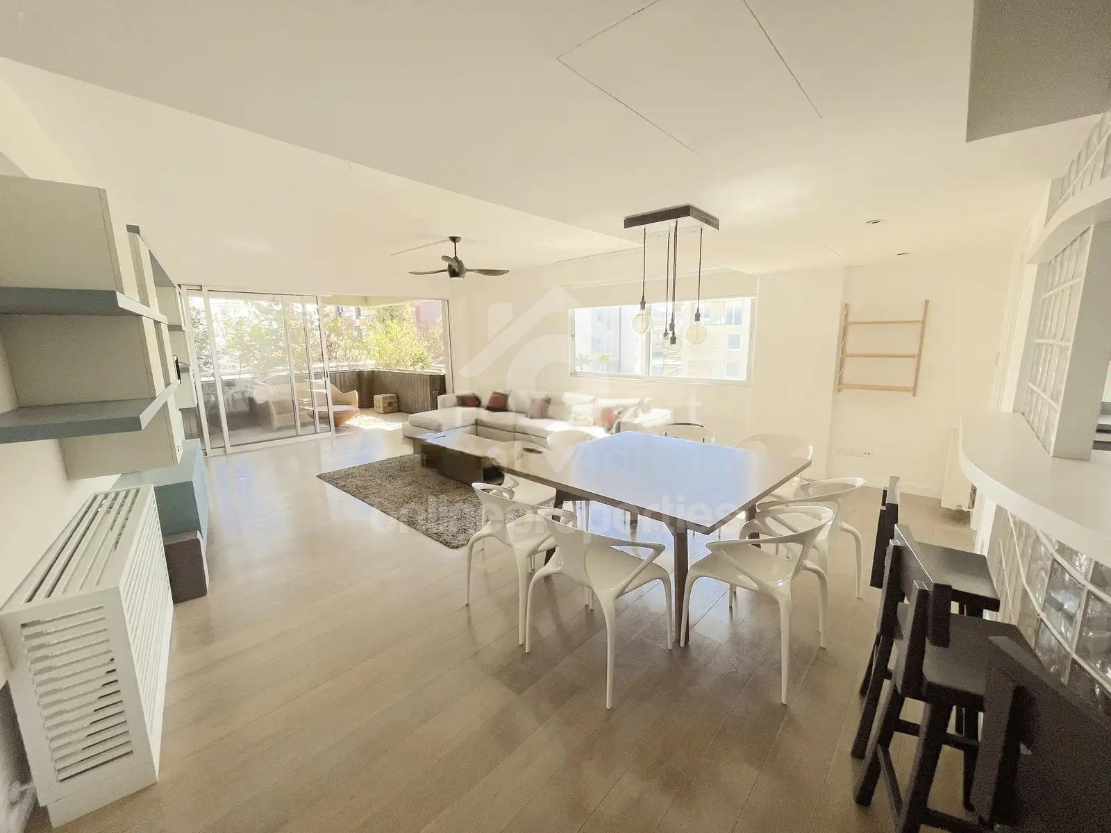 To change image, hover mouse over thumbnails below