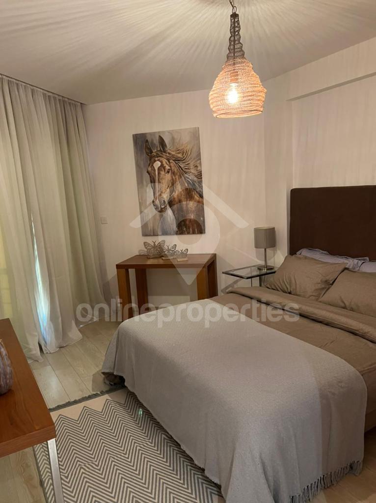 To change image, hover mouse over thumbnails below