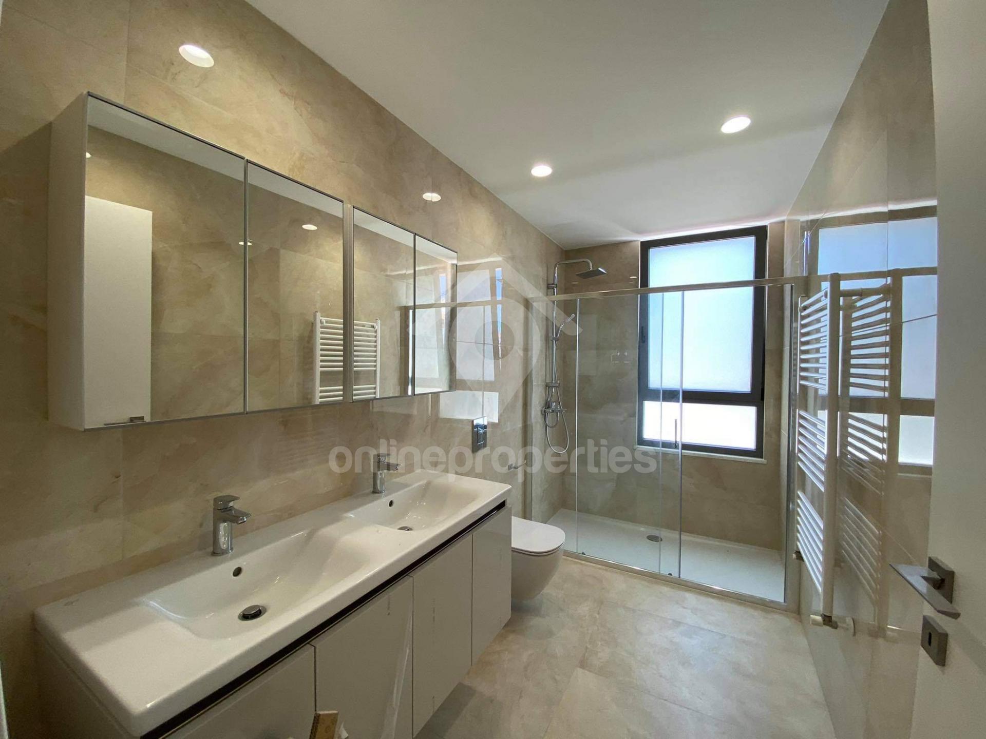 To change image, hover mouse over thumbnails below