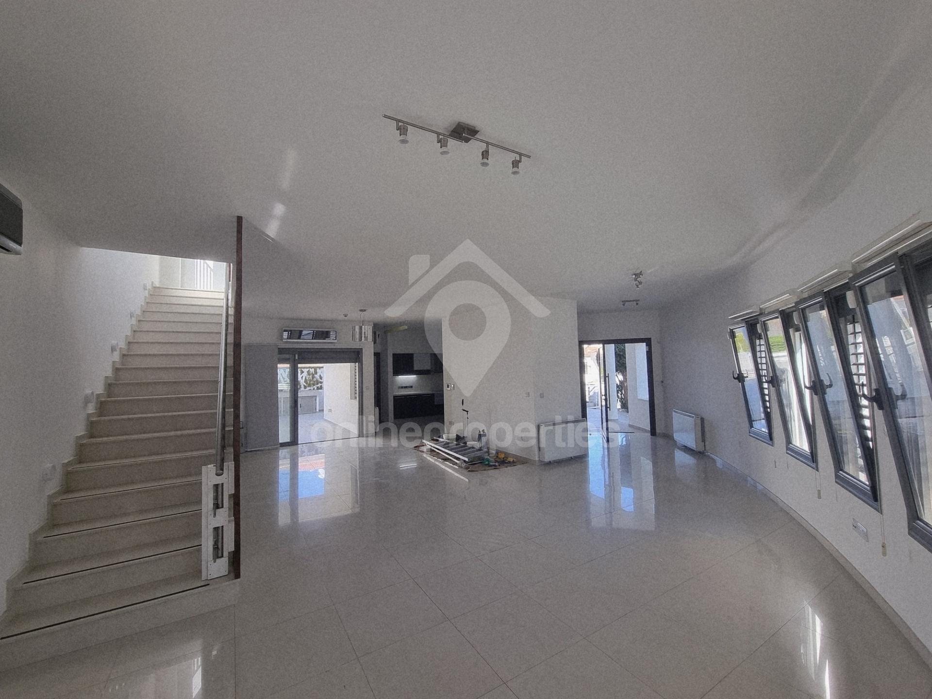 To change image, hover mouse over thumbnails below