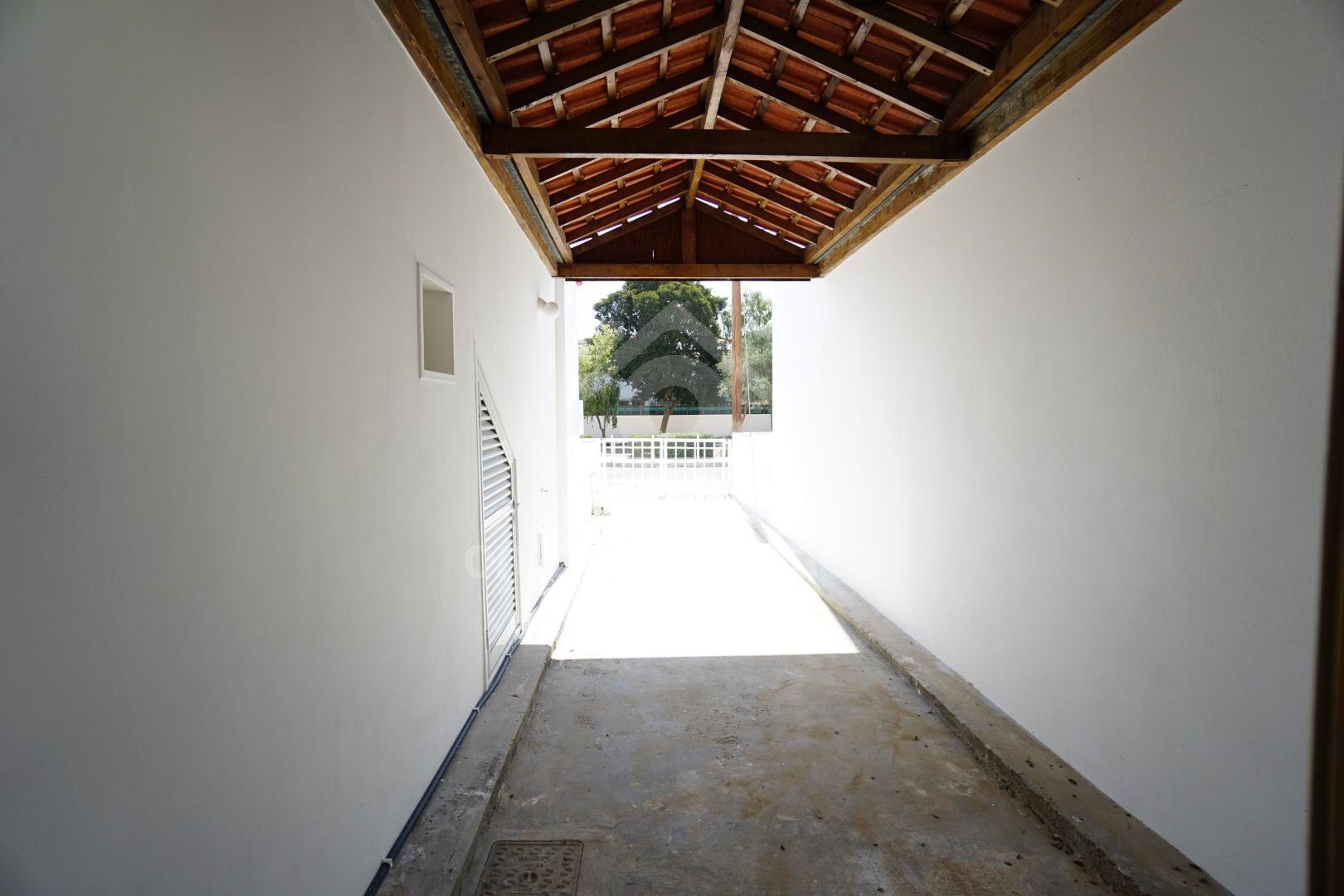 To change image, hover mouse over thumbnails below