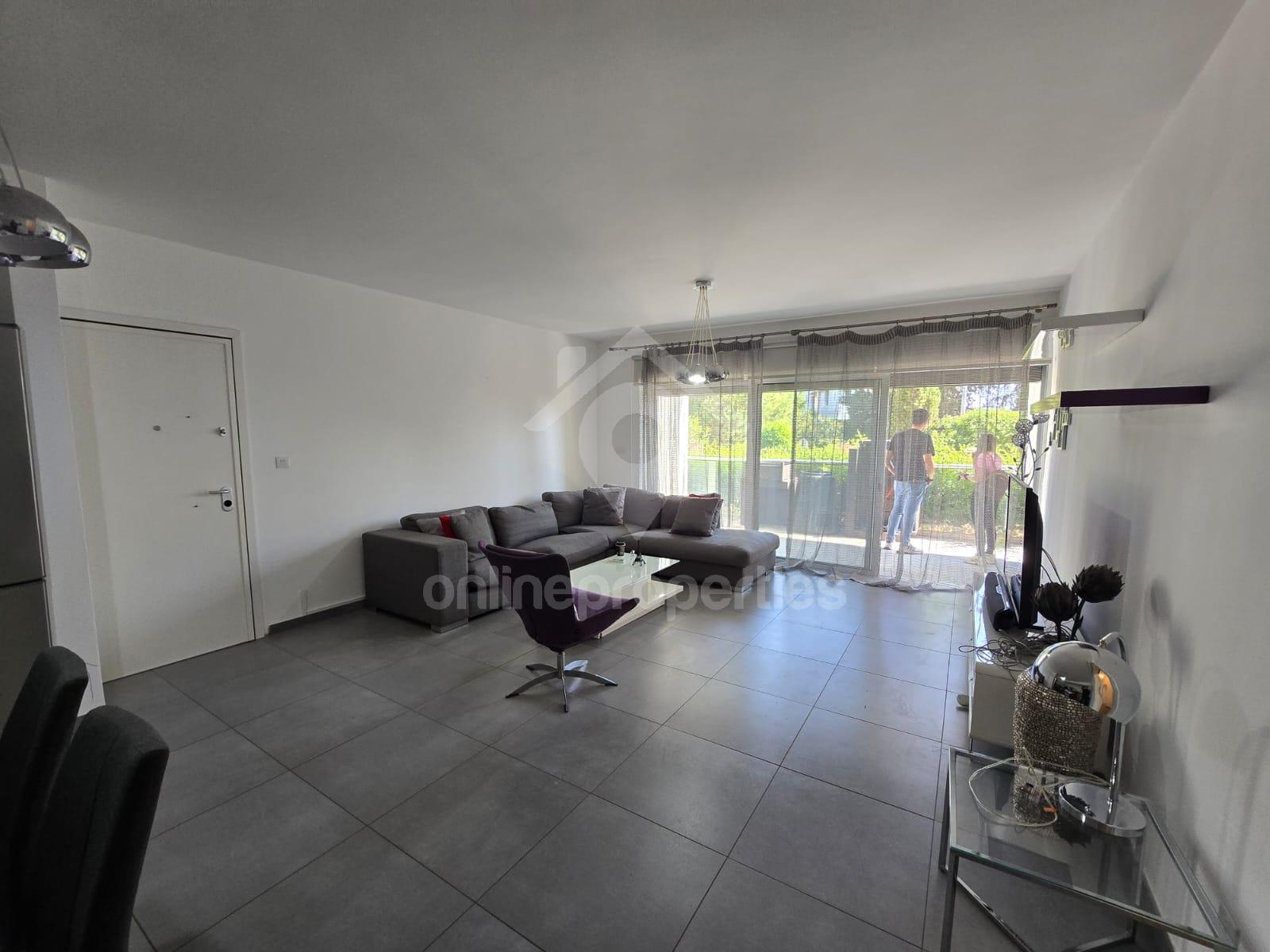 To change image, hover mouse over thumbnails below