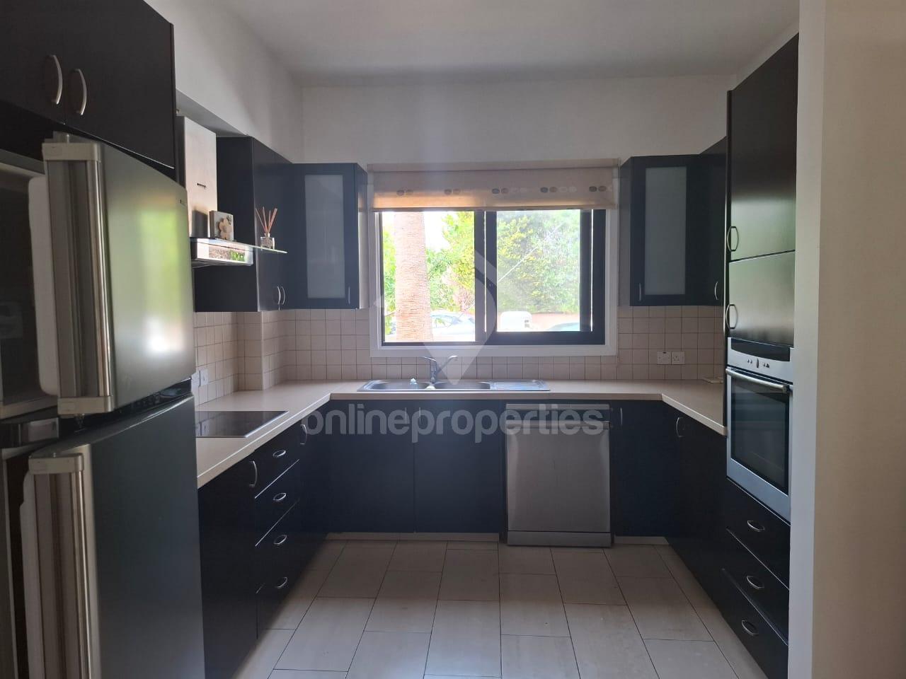 To change image, hover mouse over thumbnails below