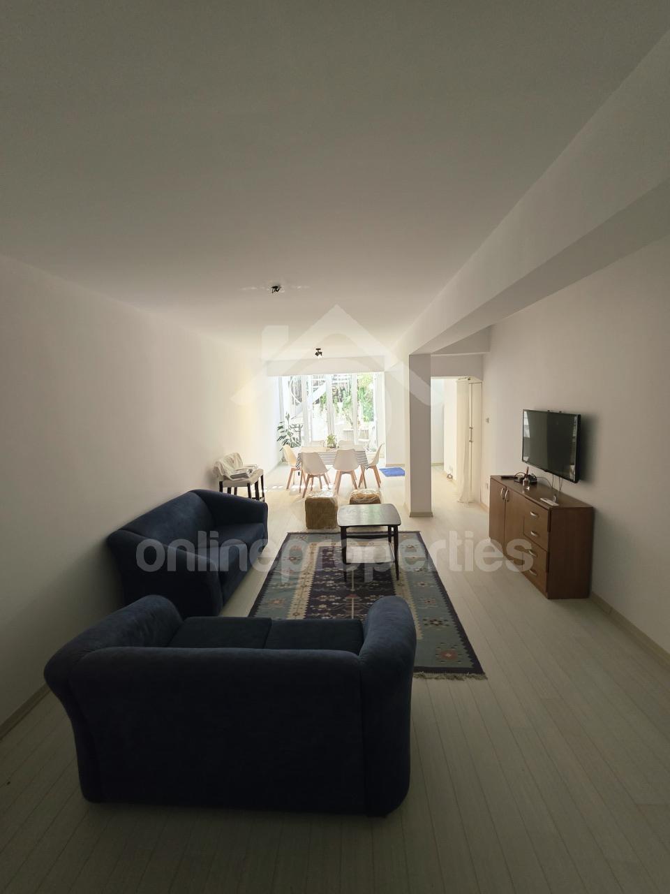 To change image, hover mouse over thumbnails below