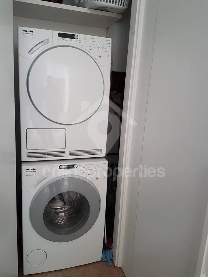 To change image, hover mouse over thumbnails below