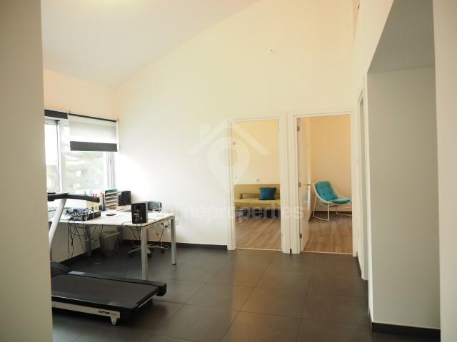 To change image, hover mouse over thumbnails below