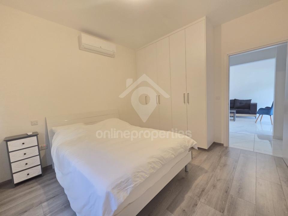 To change image, hover mouse over thumbnails below