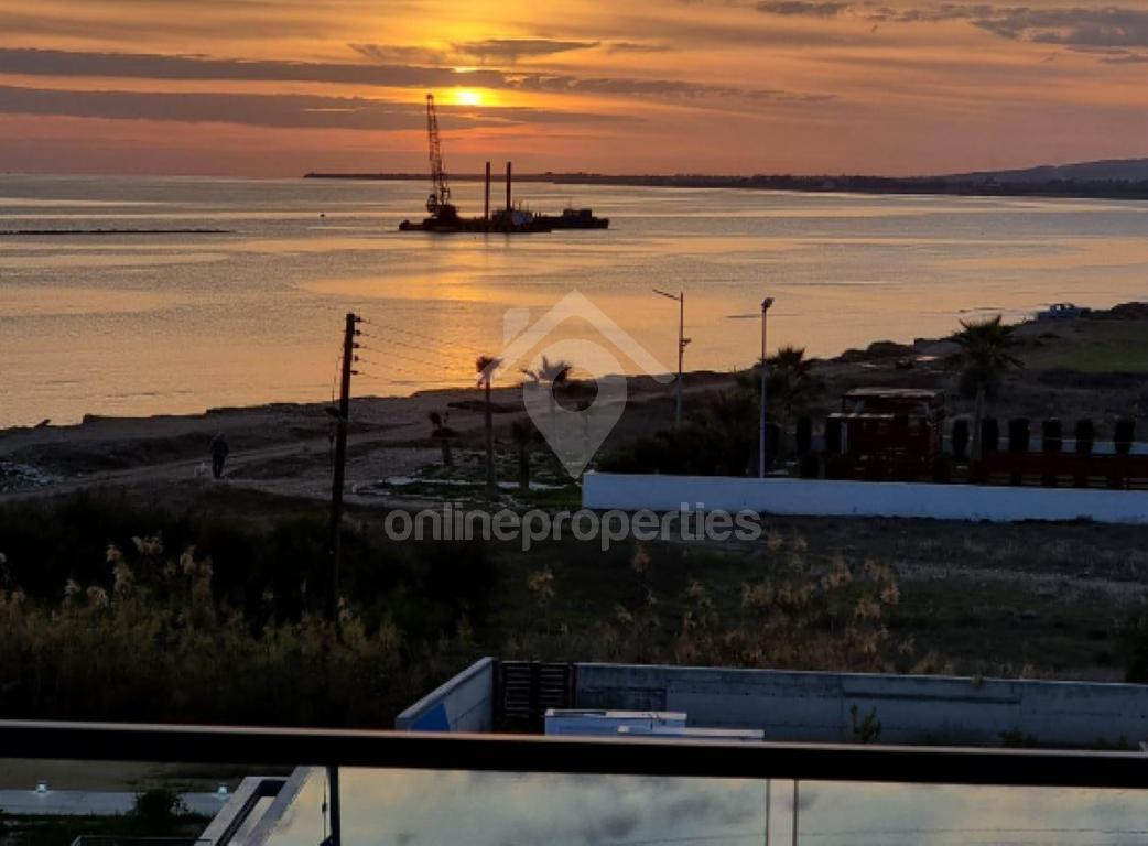 To change image, hover mouse over thumbnails below