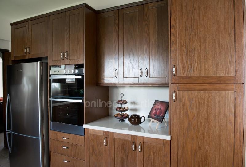 To change image, hover mouse over thumbnails below