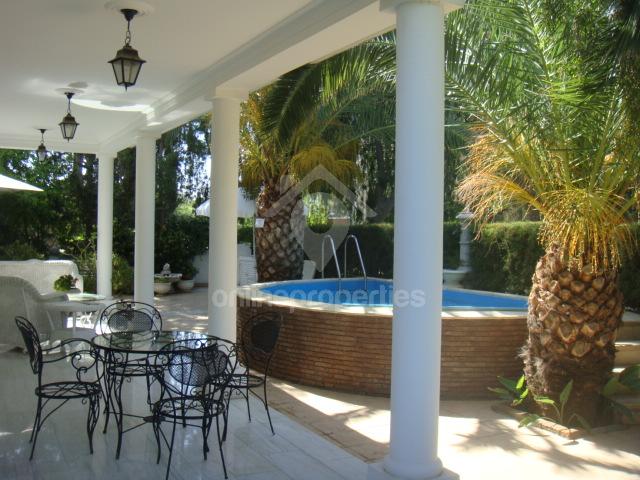 To change image, hover mouse over thumbnails below